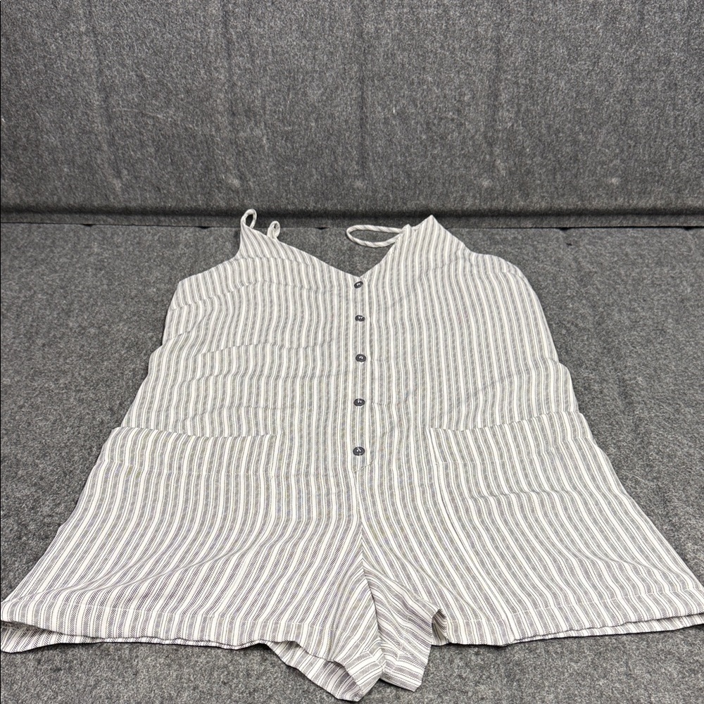 Topshop Striped Jumpsuit in White and Gray - Picture 4 of 6